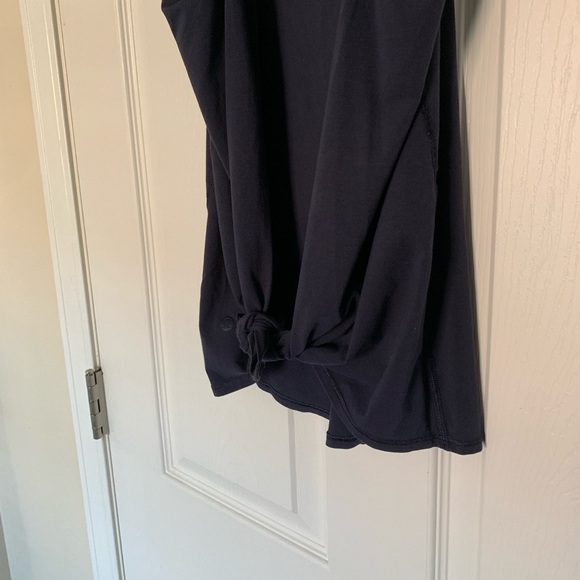 Lululemon navy tank top with open back, tie-able - Picture 4 of 5